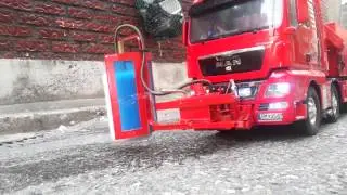 Realistic RC experience - Guardrail cleaning truck test,