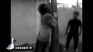 Borracho Se Ahorca de Poste | Memezo | Momento Sad