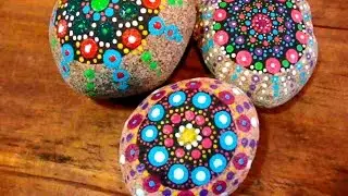 Pedra pintada à mão com desenho de mandala!