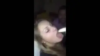 Пьяная девушка и банан
