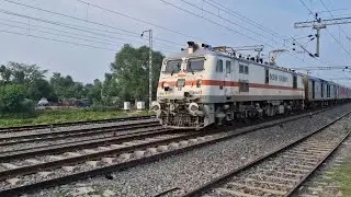 Unstoppable day to night running Indian train| Nice view of Indian train. 💁&zwj;♂️😍 