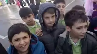 DEVLET OKULUNDA ÇOCUKLAR DONUYOR !