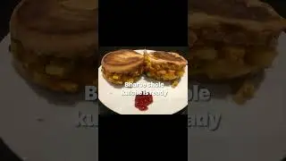 Simple recipe of bharve kulcha# desi style # simple recipe #tasty # desi food #chole #kulcha