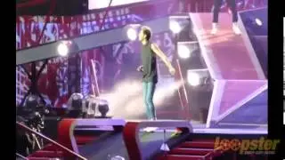 Harry Styles and Niall Horan dancing during Better Than Words! #WWATOUR
