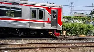 KRL JR 205 MELINTAS PASAR SENEN (ARSIP LAMA)