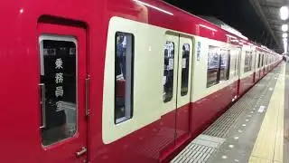 【能見台～京急蒲田間急行運転】京急本線急行羽田空港行き京急新1000形1421編成(リニューアル車・L/Cシート)+1890番台1894編成(L/Cシート・トイレ付)8両　神奈川新町駅発車