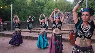 Das Stück Porta Temporis mit den Tänzerinnen von Shabanna Atesh. 
