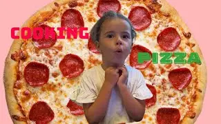 Нина готовит пиццу! 🍕🎉 Nina makes pepperoni pizza 🍕&hearts;️ #pizza #cookingtogether 