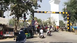 22210 New delhi Mumbai Central Duronto express passing through railway crossing