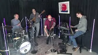 Groove-Up &ndash; Moving Waves