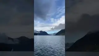 Switzerland&rsquo;s most beautiful lake for a boat ride? Beautiful October Morning 🇨🇭⛰