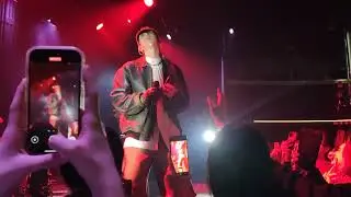 @eaJMusic  walks through the crowd to take the stage (mtl2024)