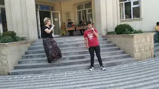 67 nömrəli məktəbdə xeyriyyə konsertində məktəbin şagirdi Yaqubun ifası