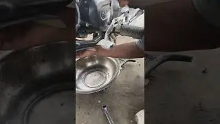 splendor plus bs6 oil change Apna auto service 🏍️#bike #platina110 #bajaj150