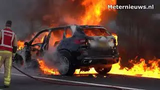 Auto vliegt op A28  in brand in Assen