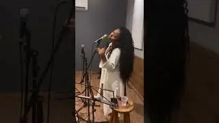 Aquele Um (trecho) - Grazzi Brasil (Djavan cover)