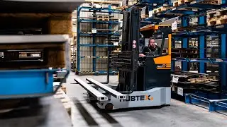 Mehrwege Schubmaststapler NexX f&uuml;r schmale G&auml;nge und beengte Lager | HUBTEX
