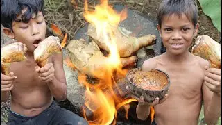 Primitive Technology - Eating delicious - Cooking chicken on a rock in forest