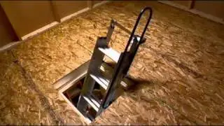 Компактная чердачная лестница Werner &mdash; подходит для ограниченного пространства