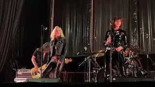 NAT SIMMONS & CHERIE CURRIE 