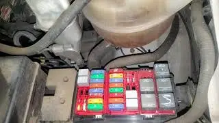 2007 Ford E-350 AC Relay & Fuses Blower Motor Relay & Fuses