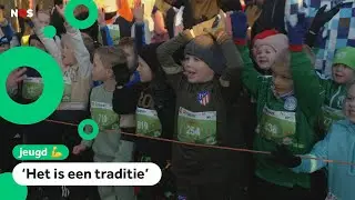 Kinderen doen mee aan kerst-hardloopwedstrijd
