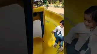 Prisha ne apne friend ke sath ki sliding 🤣   #ytshorts  #shorts  #prishi baby