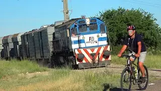 FERROSUR ROCA SALIENDO DE BAHÍA BLANCA - Tren 201 cruzando la RN3