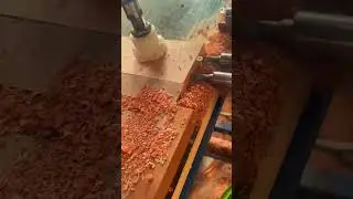 Alat canggih digunakan oleh pekerja profesional untuk membentuk kayu dengan praktis #shorts