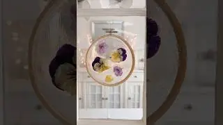 Make this Easy Sun Catcher Craft! #crafts #kidscraft #flowercraftideas #craftideas #craftyartideas