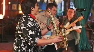 Moonshine | Lively Wedding Band With Saxophone