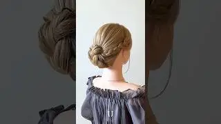 三つ編みに三つ編みを重ねるアップヘア