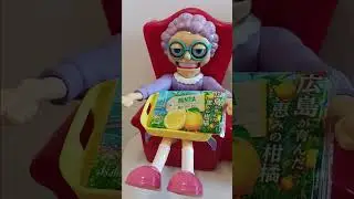 Shaking and dropping mintia lemon candy in grannys plate