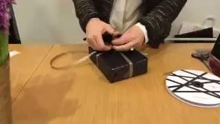 S&aring;dan pakker vi din julegave ind