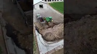 John Deere Tractor Loading Up A Manure Spreader #shorts
