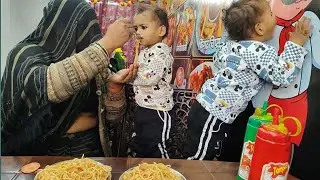 Motu Cartoon ke Saath Bacchon ki Masti 🤡 | Samosa-Kachori-Chowmein Party😍 घुंघट वाली मां के साथ
