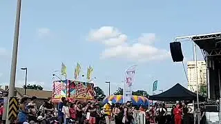 Grant Goldie opens Waterloo Buskers Carnival 2018 final show.