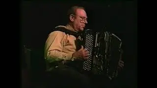 Roger Pluymers -  Medley:  Wenn die weisse flieder wieder blüht   There`s yes, yes in your eyes