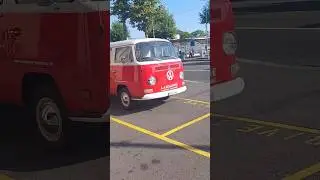 CLEAN Volkswagen Bus Sighting! #volkswagen #vwbus #switzerland #polarashorts
