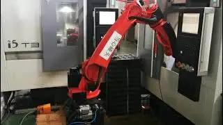 Automatic loading and unloading robotic arm