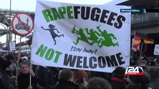 01/13 Merkel: Europe 'vulnerable' in the refugee crisis