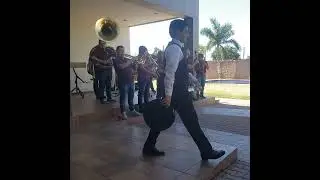 Banda Los Simones con música de viento.