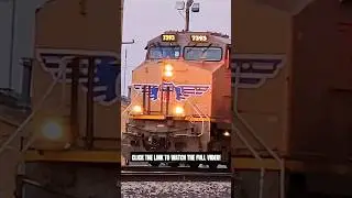 UNION PACIFIC FREIGHT TRAIN ROLLS INTO THE SUNSET JUST WEST OF TOPEKA KS! #shorts #train #railway