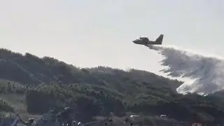 Avion Super Scooper Stinge incendii de vegetatie cu apa din mare in Italia Vasto Abruzzo
