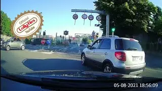 IDIOTI ALLA GUIDA ITALIA - IDIOT IN CAR ITALY #3 #baddrivers #dashcam