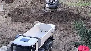 Livellatura terreno con excavator Rc Ep 5