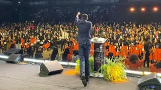 O Fogo do Espírito está no Brasil (10 mil jovens tomados por Deus)