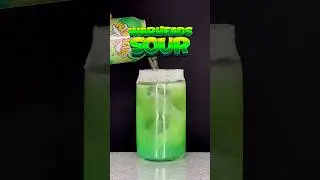 WARHEADS SOUR CANDY COCKTAIL 🤯 #sourcandy #cocktails #drinks