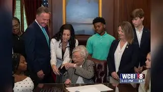 Governor Ivey signs act prohibiting phone use for school students