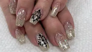 Модный рождественский дизайн ногтей #ногти #простыеногти #нейларт #дизайнногтей #урокинейлинга